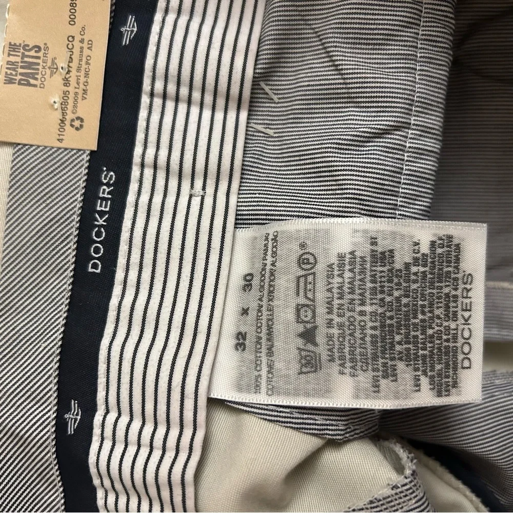 Dockers 100% Cotton Never-Iron Wrinkle-Free Essential Khaki in Stone Size 32*30 - Picture 5 of 7